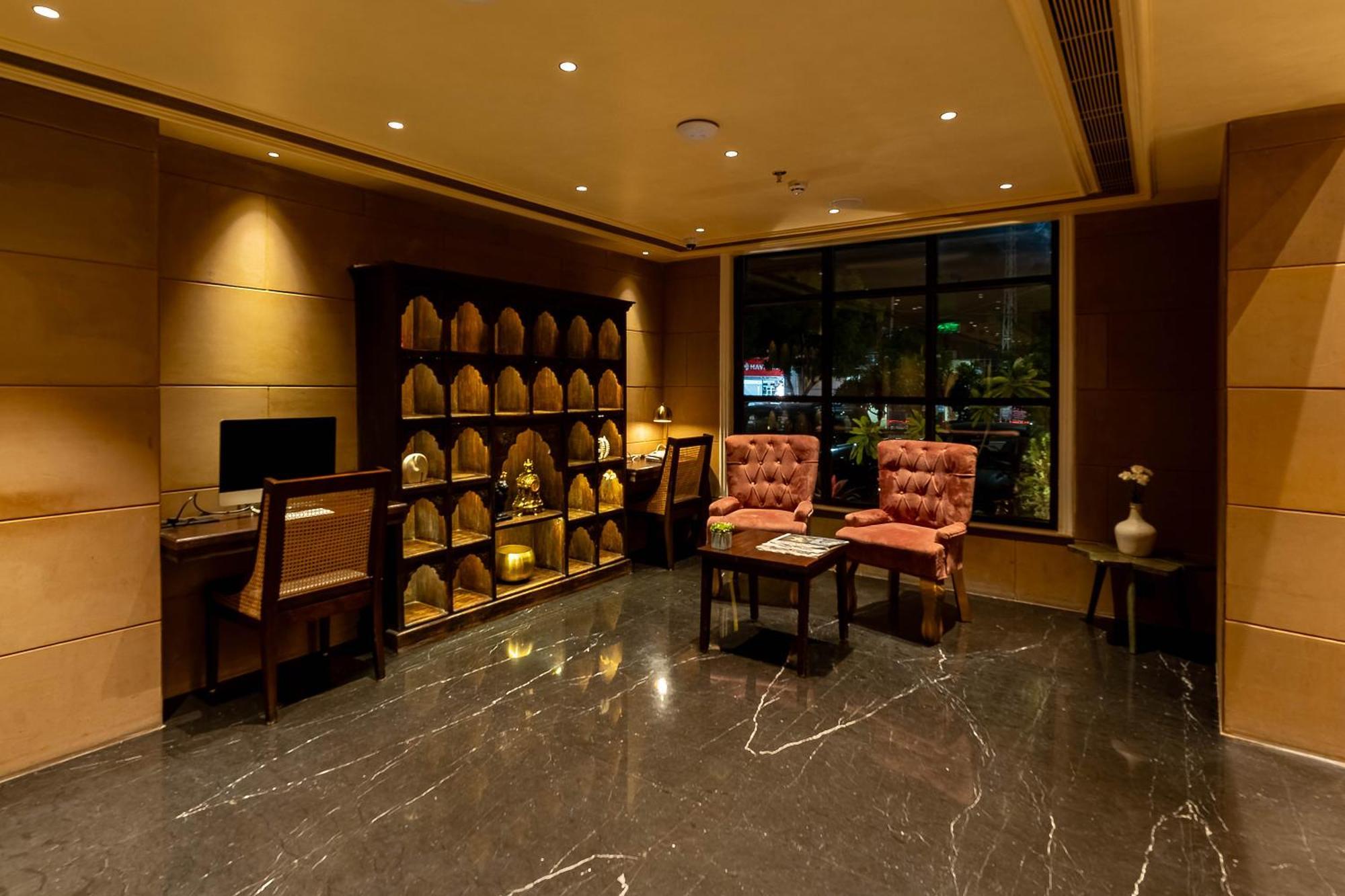 Historia Royal Hotel Udaipur Bagian luar foto