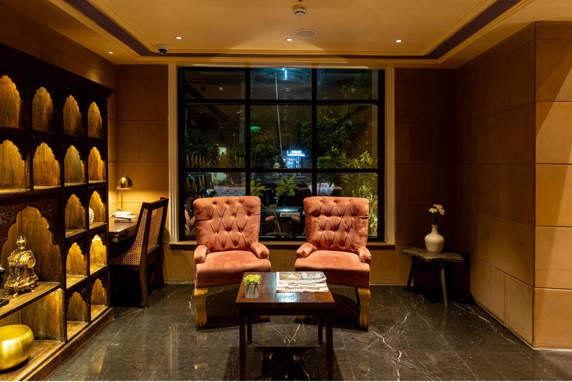 Historia Royal Hotel Udaipur Bagian luar foto