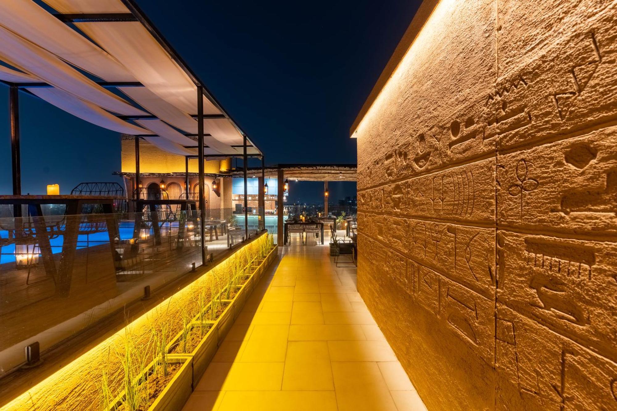 Historia Royal Hotel Udaipur Bagian luar foto