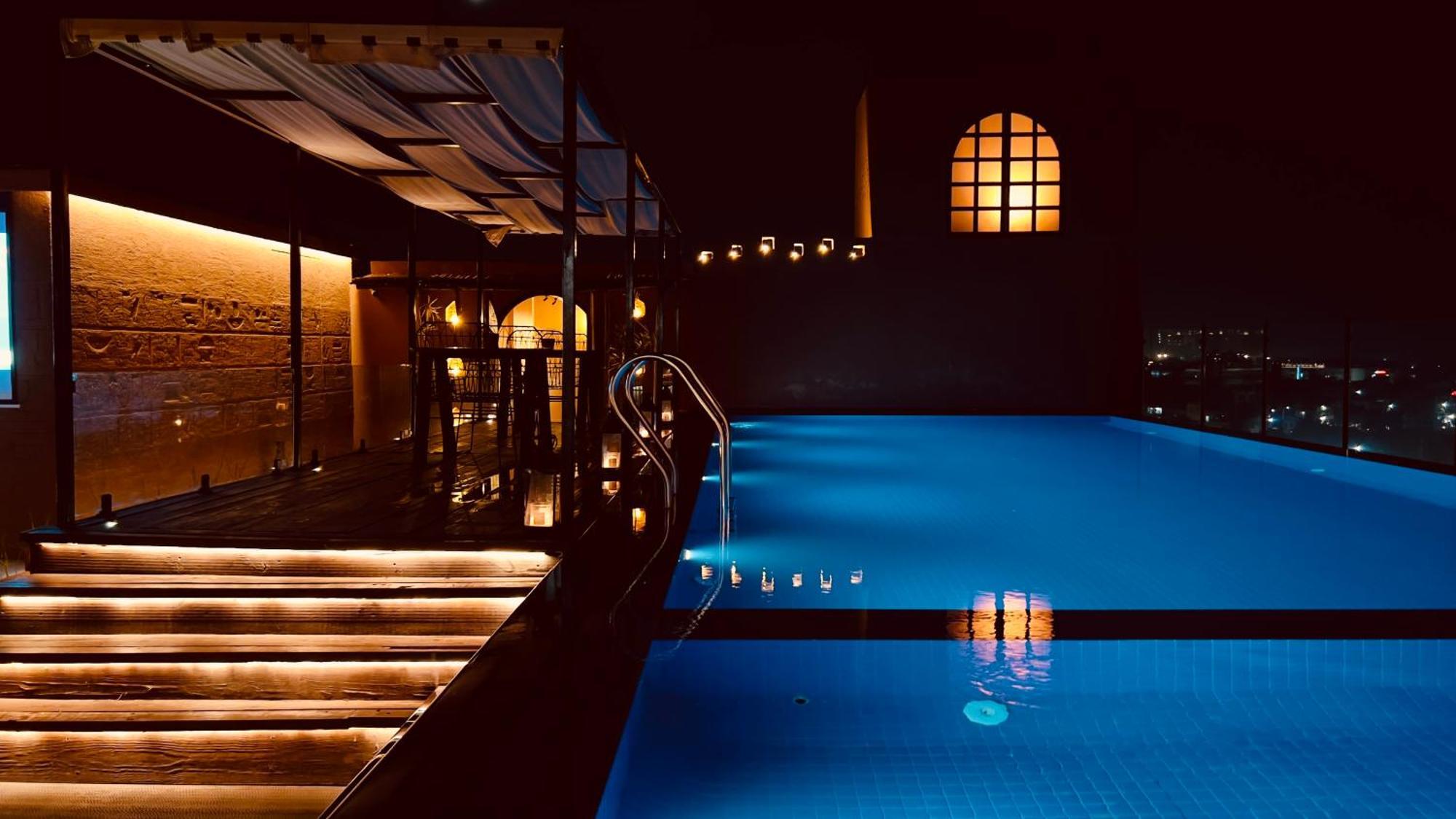 Historia Royal Hotel Udaipur Bagian luar foto