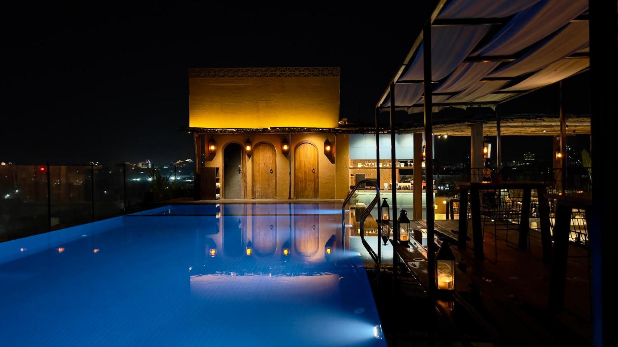 Historia Royal Hotel Udaipur Bagian luar foto