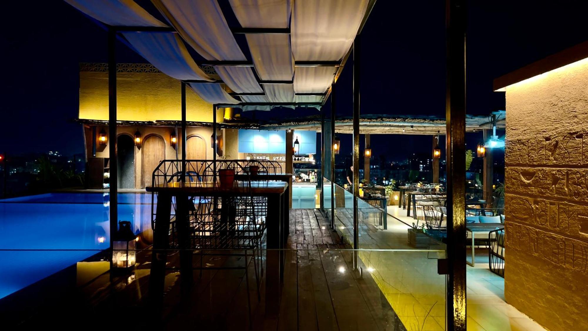 Historia Royal Hotel Udaipur Bagian luar foto