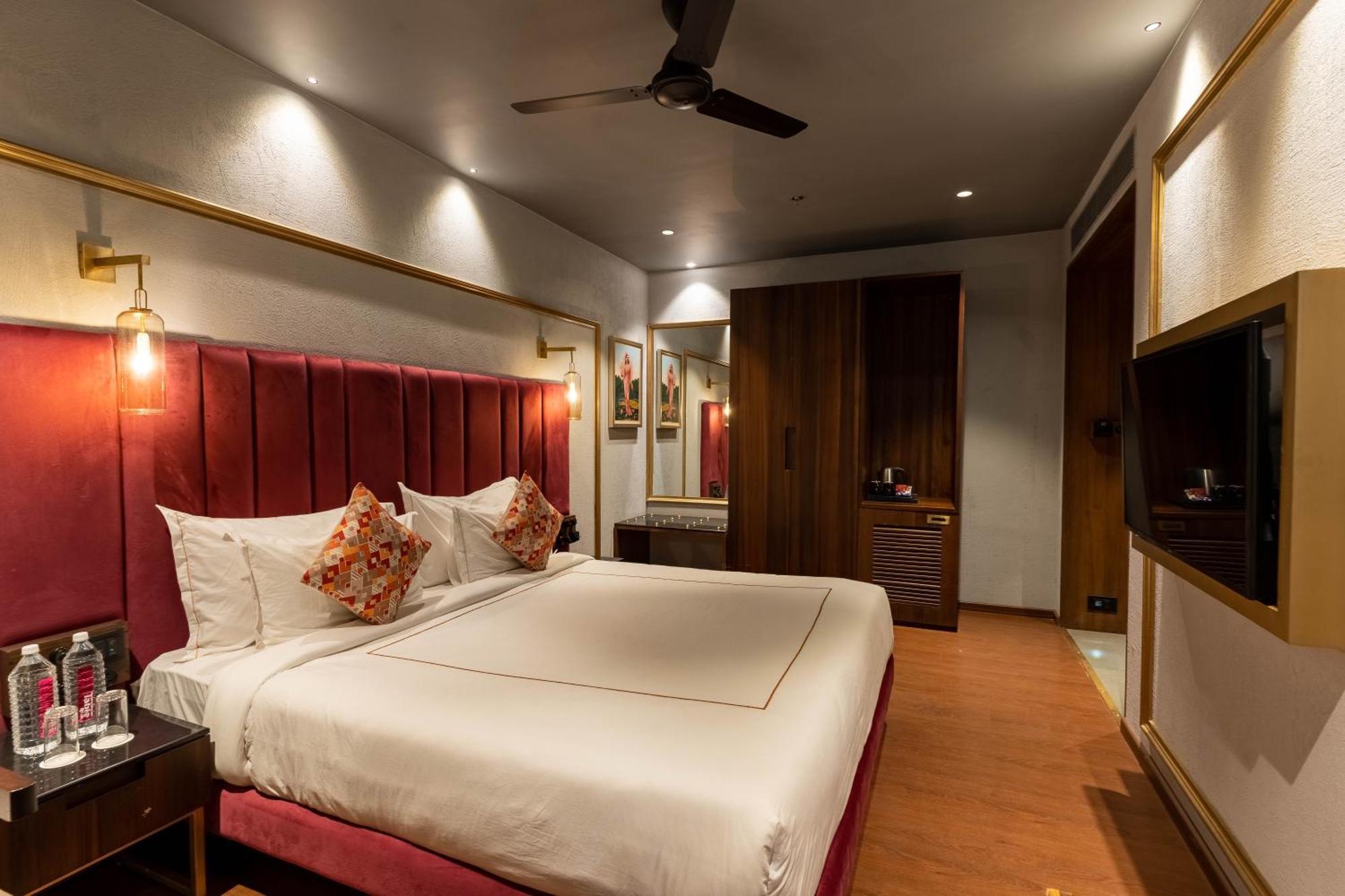 Historia Royal Hotel Udaipur Bagian luar foto